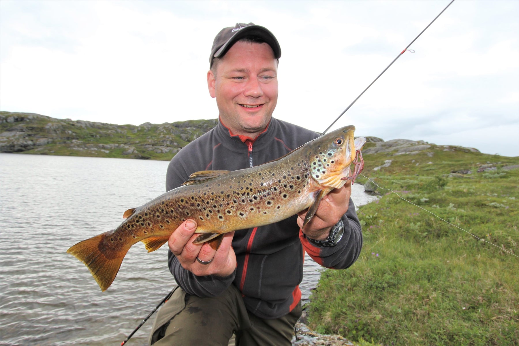 Med fiskestang i Hedalsfjella og Vassfaret