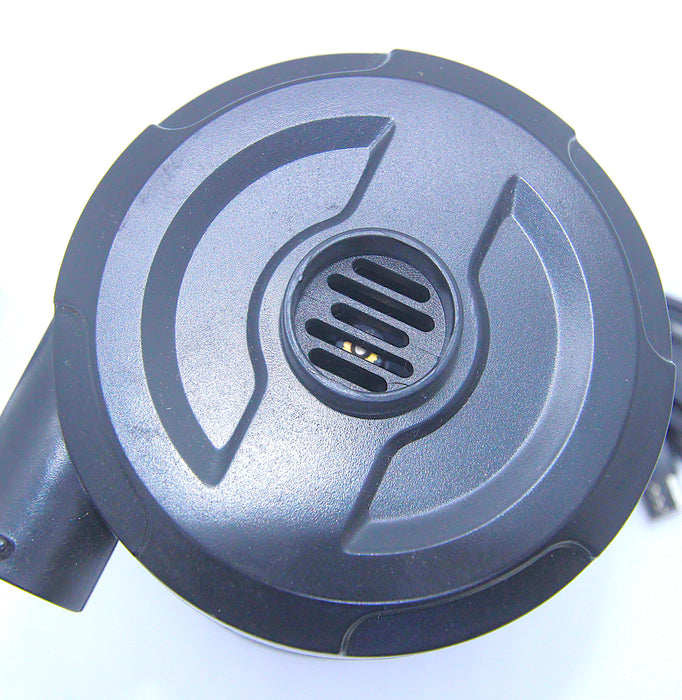 Elektrisk minipumpe til packraft, liggeunderlag etc. Pumper opp og tømmer ut luft. Denne gjør jobben for deg!